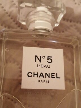 CHANEL No.5 L'EAU Clear & White Minimalist Perfume Bottle